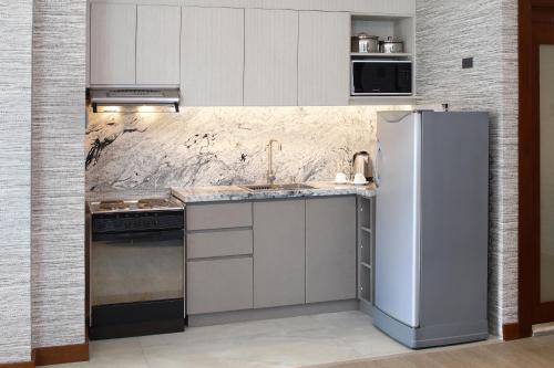 Kitchen, City Garden Suites Manila in Ermita