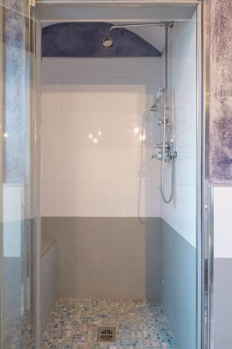 Bathroom, Appartamento di Lusso in Centro - Reste gli Artisti in Lame