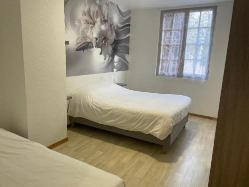 1 double bed, 1 twin bed