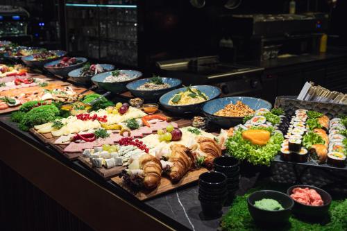 Kings Court - image 4