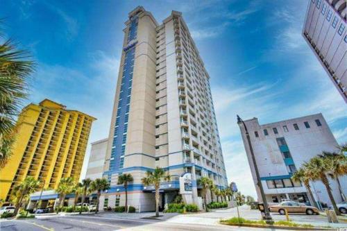 Breathtaking 2BR Condo w Floor-to-Ceiling Windows Overlooking Ocean - image 6