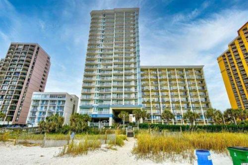 Breathtaking 2BR Condo w Floor-to-Ceiling Windows Overlooking Ocean - image 12