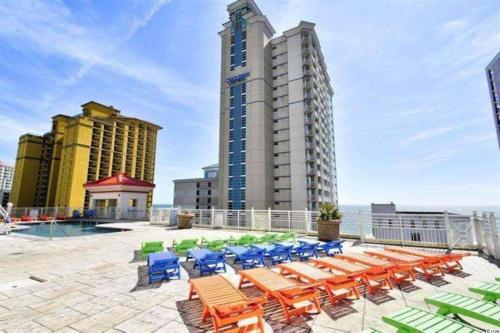 Breathtaking 2BR Condo w Floor-to-Ceiling Windows Overlooking Ocean - image 7