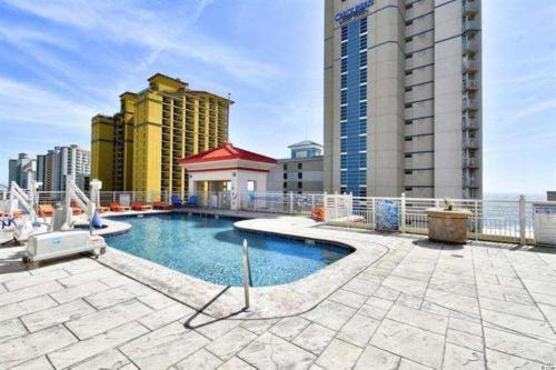 Breathtaking 2BR Condo w Floor-to-Ceiling Windows Overlooking Ocean - image 9