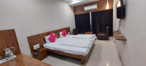 Hotel Raj Surat — Photo 2