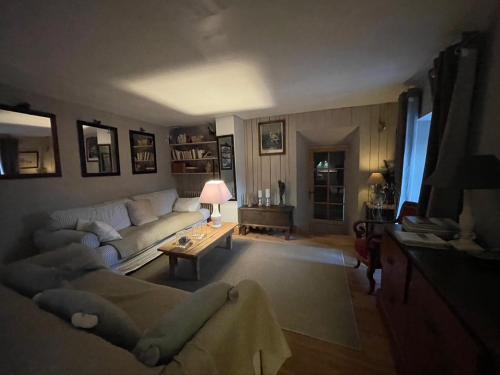 La Maison Bleue – Laval-Roquecezière, NY