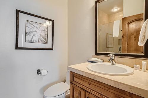 Five-Bedroom House image 9