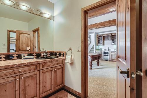 Five-Bedroom House image 3