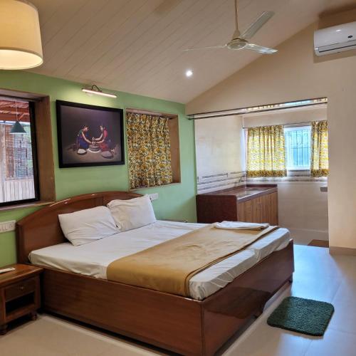 1 double bed, 2 futon beds