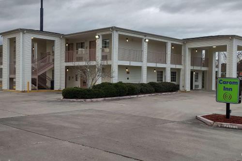 Carom Inn a Travelodge by Wyndham Denham Springs-Baton Rouge