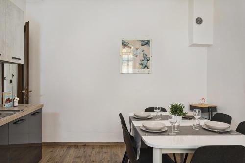 Central & Cozy Apartment by Wonderful Italy, Janov (fotografie 9)