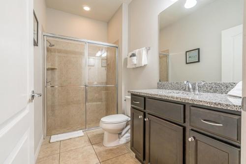 Spacious 5-Bedroom Family Townhome - Disney Magic - image 7