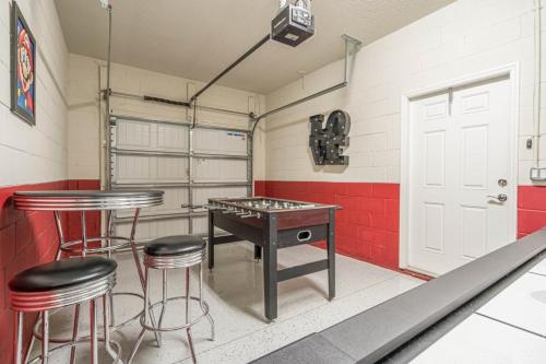 Spacious 5-Bedroom Family Townhome - Disney Magic - main image