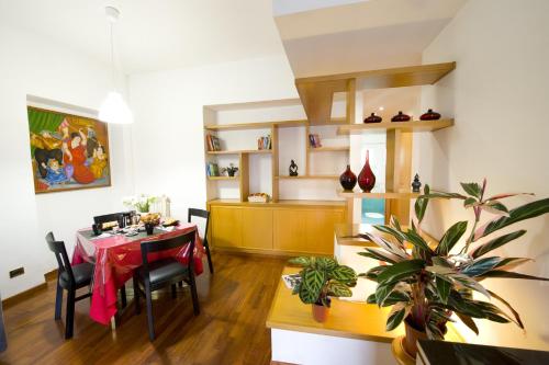 Corner House - image 6