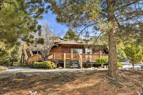 Cozy Grand Woodland Cabin with Mountain Views