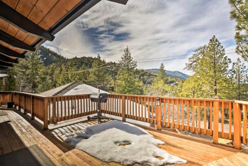 Cozy Grand Woodland Cabin with Mountain Views in Pine Mountain Club (CA)