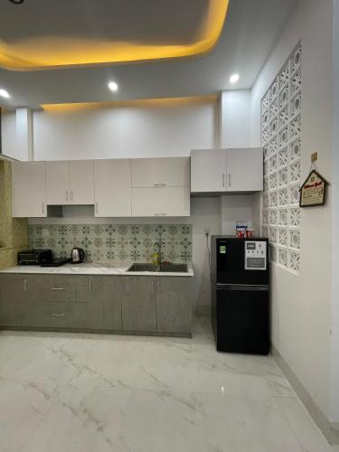 One-Bedroom Apartment image 3