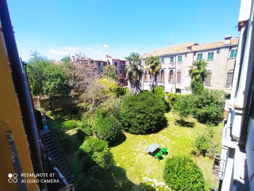 Casa Gialla Room Type - Standard Double Room with Shared Bathroom