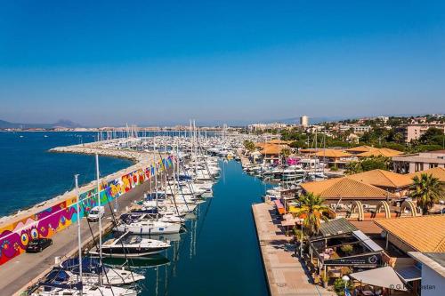 Les Orangers de Santa Lucia, vue mer et port, St Raphael near Le Coelacanthe