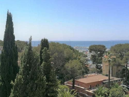 Les Orangers de Santa Lucia, vue mer et port, St Raphael near Le Coelacanthe
