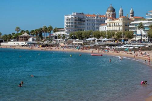 Les Orangers de Santa Lucia, vue mer et port, St Raphael near Le Coelacanthe