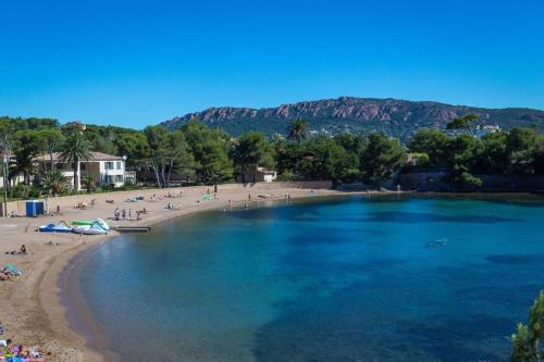 Les Orangers de Santa Lucia, vue mer et port, St Raphael near Le Coelacanthe