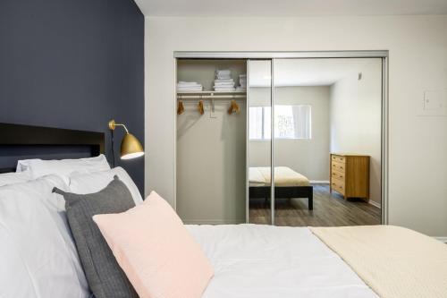 W Hollywood 1BR nr Shops Melrose LAX-210 in Los Angeles, USA