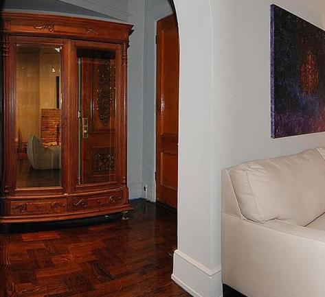 Colonial House Inn - image 2