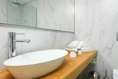 Mary Hotel – Thassos Town, MO