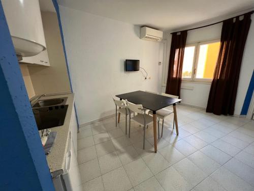 Apartaments Monjardí - image 3
