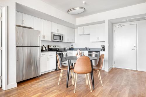 Westchester 2BR w Pool Gym WD 5 mins to LAX LAX-669 in Los Angeles, USA