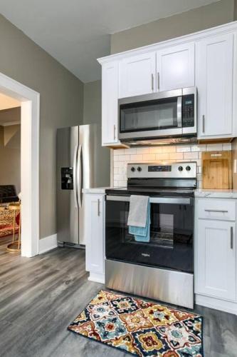 Cozy vintage getaway minutes from downtown detail