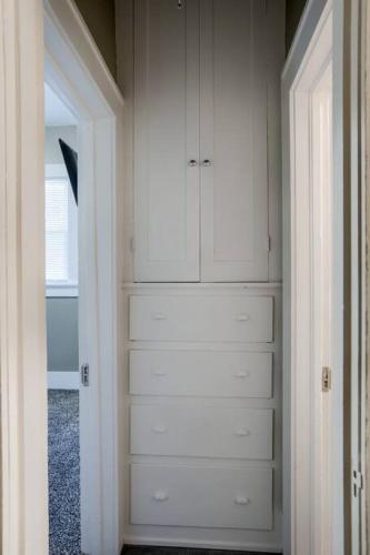 Cozy vintage getaway minutes from downtown - image 13