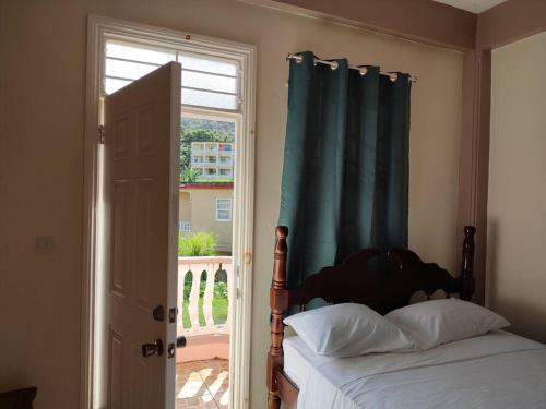 Iso’s Vacation Rental Apartment #7 in Portsmouth