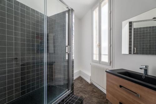 Large bright duplex in Bordeaux - image 4
