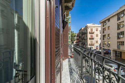 GuestHost - La Casa di Martina - Palermo Central Apartments - image 2