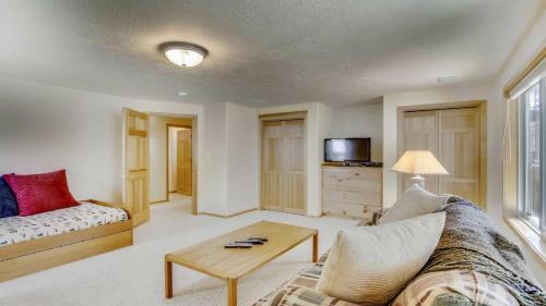 Paper Birch 09 Paper Birch 09