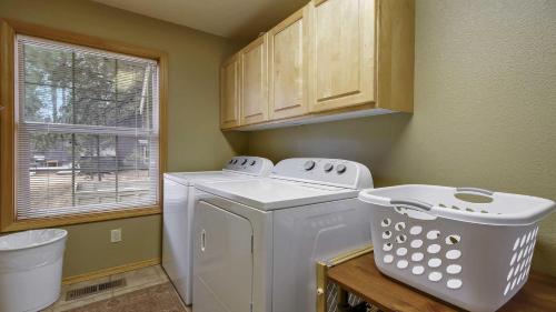 Four-Bedroom Holiday Home image 10