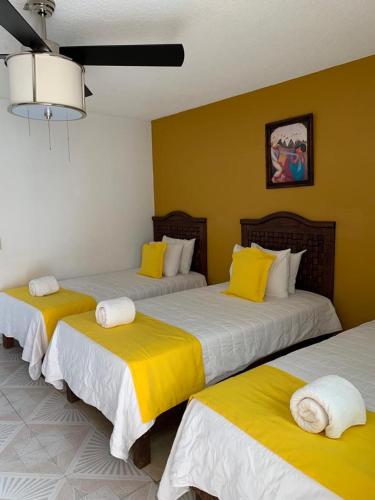 3 twin beds