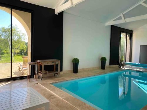 Swimming pool, Chateau Bernon Gite 15 Personnes - piscine et SPA in Queyrac