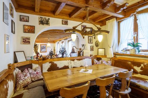 Hotel Alpenroyal - image 10