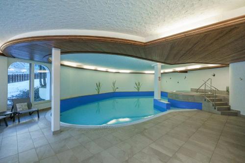 Hotel Alpenroyal - image 14