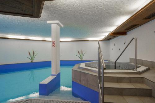 Hotel Alpenroyal - image 13