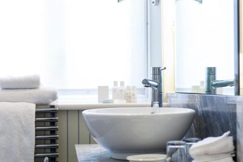 The Capital Hotel Apartments & Townhouse - main image