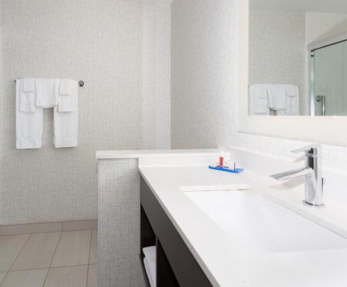 Holiday Inn Express & Suites - Firestone - Longmont , an IHG Hotel