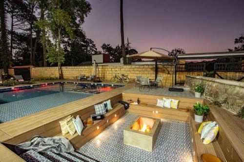 PH with Panoramic View and Pool