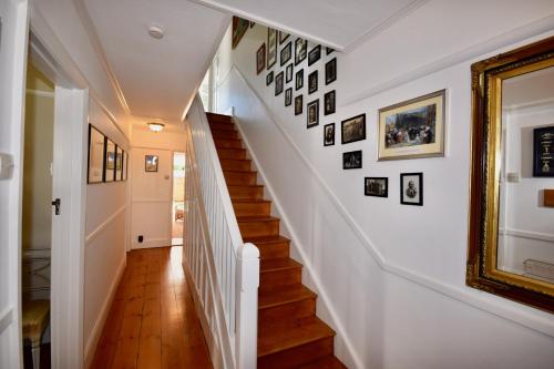 Anchor Down Cottage the perfect seaside retreat sleeps 4 beach 2 mins - image 9