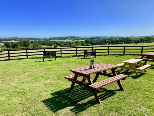 Utsikt, The Cote is a stunning rural barn beach 3 miles in Havenstreet