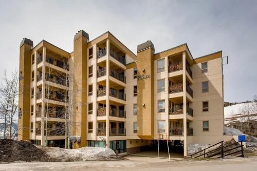 Uniquely Decorated Mountain Plaza Condo Condo - image 14