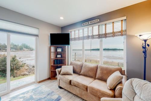 Sunset Beach House in Coos Bay